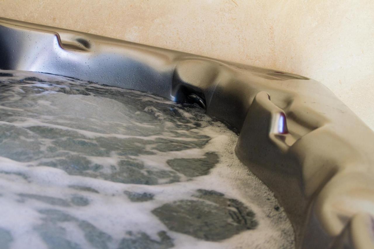 Bazoges-en-Paillers Le Puy Carmin - Chambre D'Hotes Avec Jacuzzi المظهر الخارجي الصورة